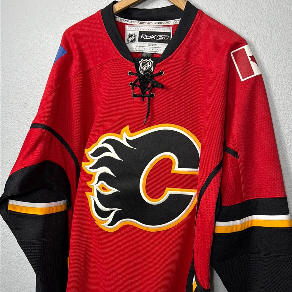 Reebok Calgary Flames Hockey Jersey - Picture 1 of 9
